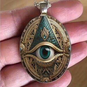 Elegant Eye Pattern Oval Class Necklace.